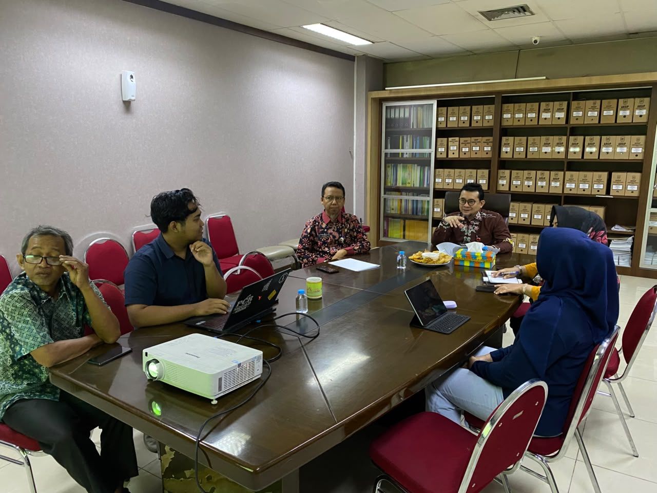 Rapat pengembangan Aplikasi Laporan Pengembangan E-Monev